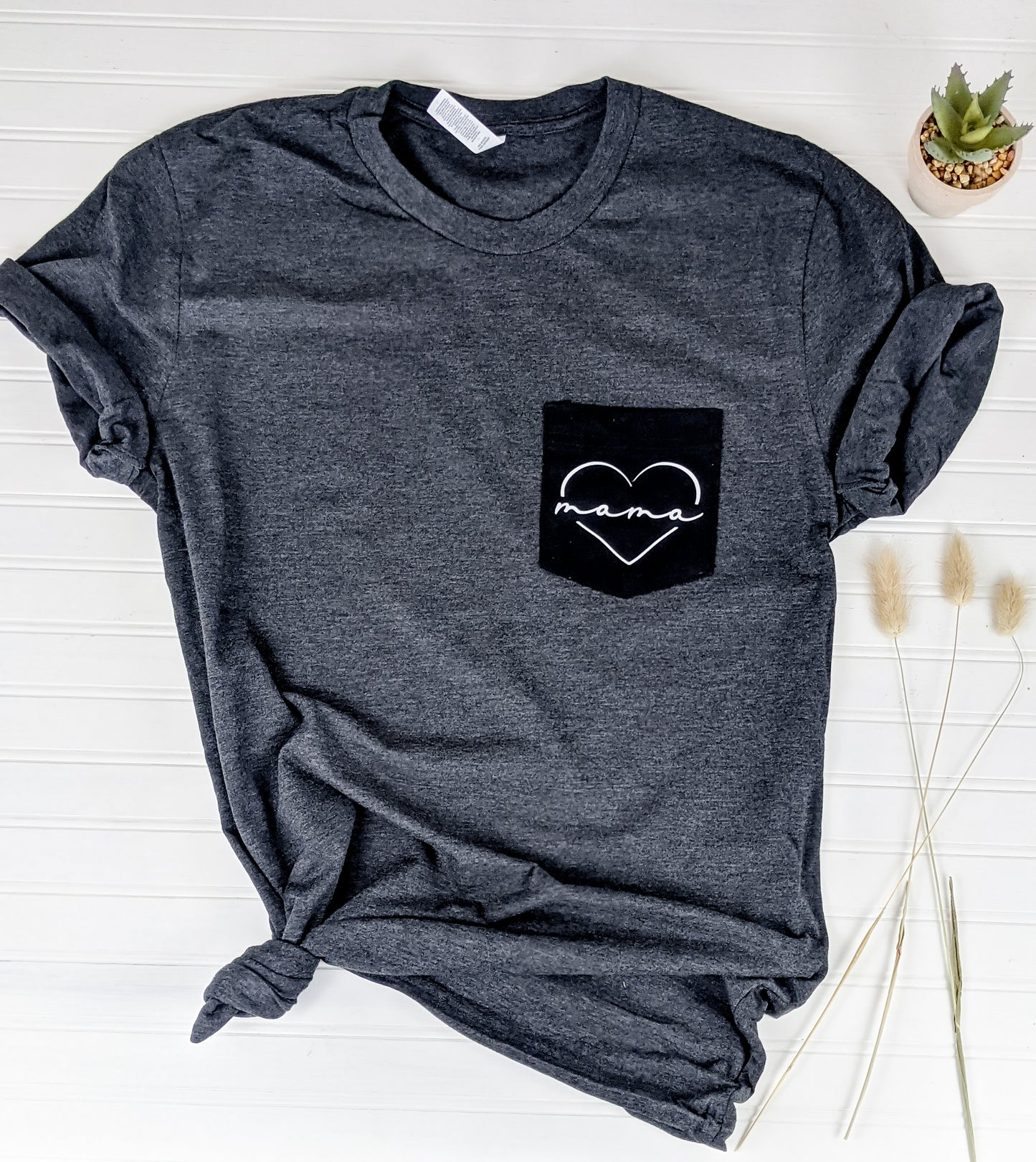 MAMA HEART POCKET TEE